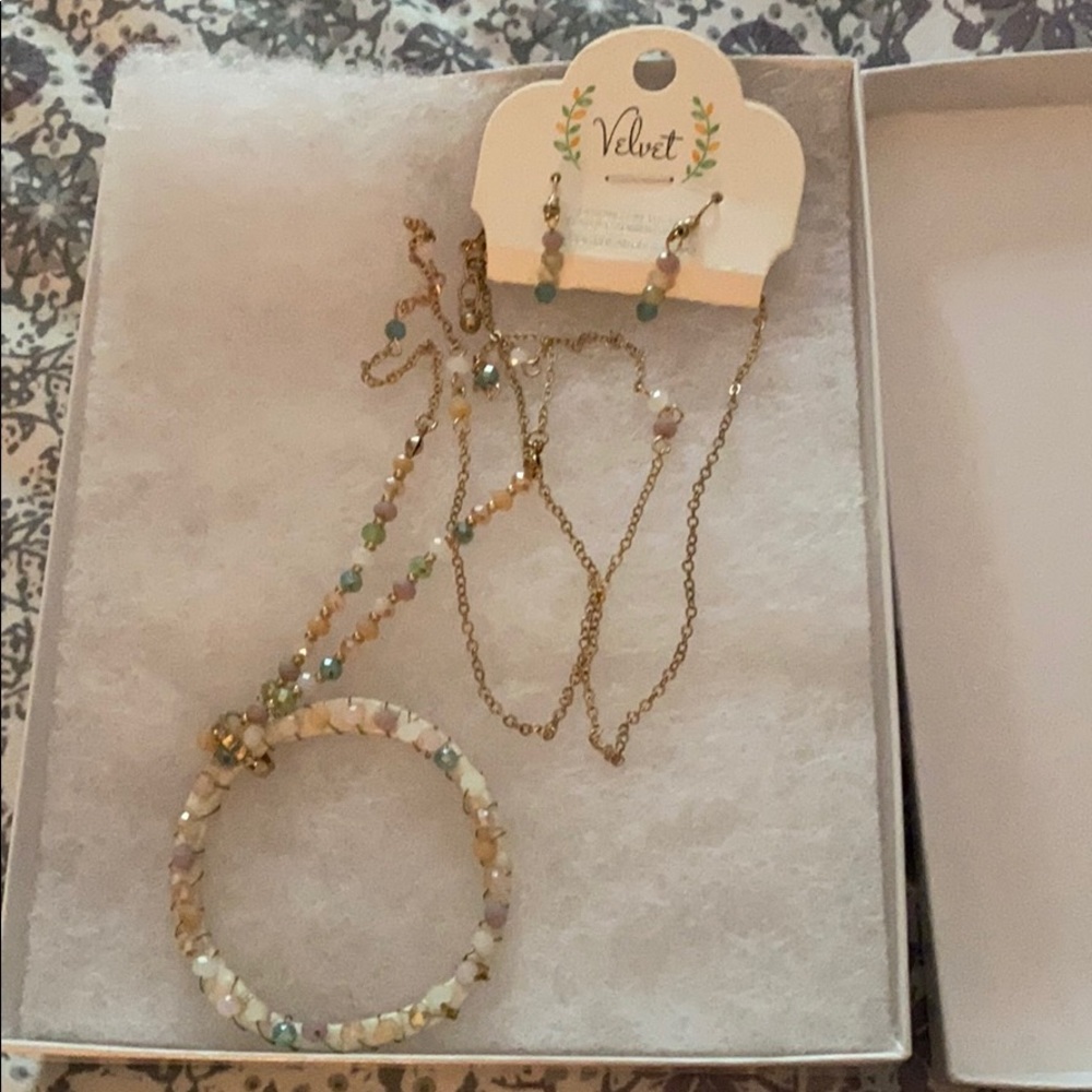 NWT necklace and earrings set